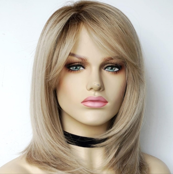 Sandy blonde with dark roots Synthetic wig (sandy bob) 10in. - Picture 3 of 12